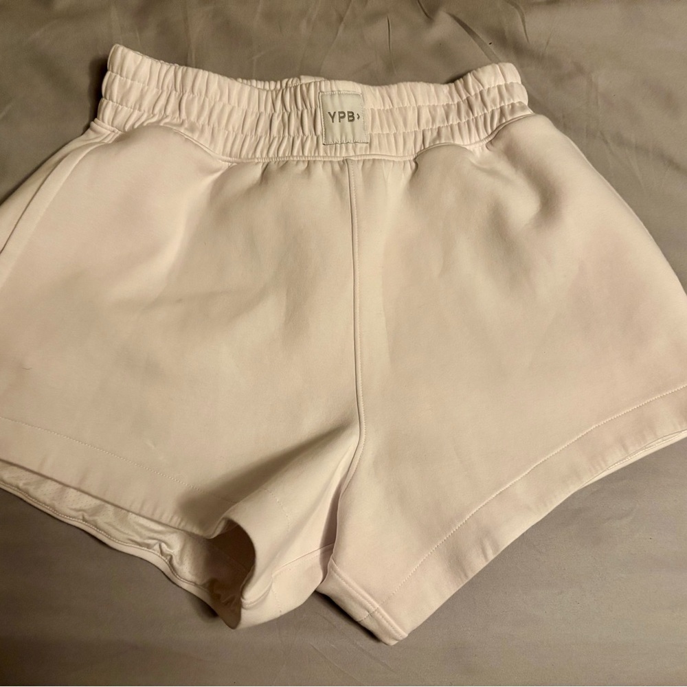 Hollister YPB Neoknit Max Women's Cream Shorts Medium New without tags